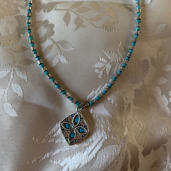 Beautiful Lia Sophia Necklace - Picture 1 of 1